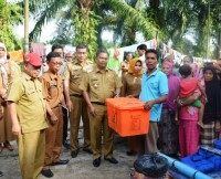 Wabup Sergai Serahkan Bantuan Untuk Korban Bencana Angin Puting Beliung