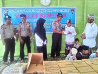 Satpolair dan Bhyangkari Berikan Santunan Sembako dan Alat Tulis