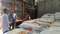 Sat Intelkam Polres Rohul Pantau Stock Sembako Jelang Ramadhan