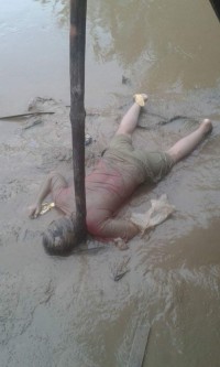 Heboh, Masyarakat Tembilahan Temukan Mayat Memegang Lem Kambing