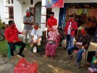 Cegah Penyebaran Virus Corona, PDI Perjuangan Riau Bagikan Sembako