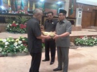 Plt Gubri Sampaikan LKPJ 2015