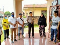 Camat Rantau Utara Sosialisasi Covid-19 Kerumah Rumah Warga