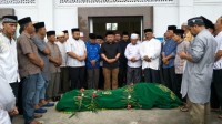 Diantar Ribuan Masyarakat, Plt. Bupati Kampar Lepas Almarhum H.Haryanto.S.Sos.