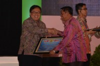Pj Bupati Bengkalis Terima Penghargaan WTP