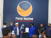 Diserahkan Siti Nurbaya, Kasmarni Terima Surat Dukungan Nasdem