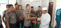 Kapolres Kampar Berikan Bantuan untuk Ponpes yang Terbakar di Desa Bandur Picak
