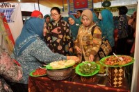 Erni Gundarti Tjahjo Kumolo Puji Stand Riau