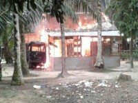 Cabuli 7 Murid, Rumah-Kendaraan Guru Ngaji di Bakar Masa