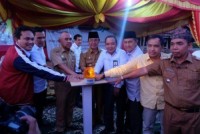 Gubri dan Bupati Inhil Hadiri Peresmian Penyalaan Listrik di Batang Tuaka
