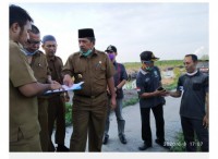 Pemkab Siak Bantu Masyarakat Buka Lahan Sawah Baru
