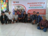 SMP Juara Pekanbaru melaksanakan Parenting School  dengan tema 