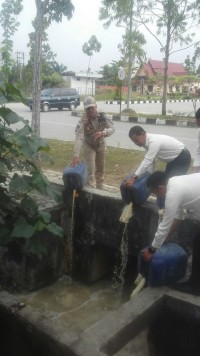 SATPOL PP & DAMKAR Kab. Pelalawan Kembali Musnahkan Miras