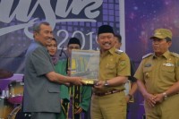 Destinasi Wisata Rimbang Baling Jadi Favorit, Bupati Kampar Terima Penghargaan