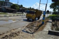 Rusak Parah, Warga kepenuhan Minta Jalan segera Diperbaiki