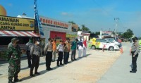 Gelar Operasi PSBB di Posko Rimbo Panjang, Babinsa Koramil 07/Kampar Berikan Himbauan
