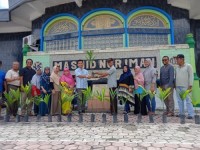 Budidaya Pinang Ketua MPI Riau Bagikan 1200 Bibit Kepada Pengurus Masjid 