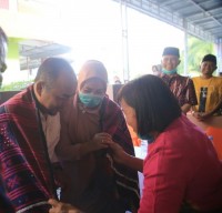 Bupati Labuhanbatu Mendapatkan Penghormatan Dari Parsadaan Parna Se- Bilahilir
