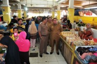 Tinjau Pasar Rakyat Kota Rengat, Warga Ucapkan Selamat Untuk Yopi