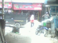 Warga seputran pasar pinggir keluhkan limbah pasar meluap kejalan.