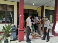 Kapolsek Tapung Kembali Berbagi Sembako Untuk Warga Terdampak Covid-19 di Desa Pelambaian