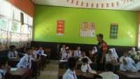 Babinsa Koramil 09 Langgam Sersa Ardi Tidak Bosan Tanamkan Cinta Tanah Air Kepada Murid SD
