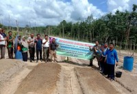 Babinsa Koramil 09/Lgm Kodim 0313/Kpr Giat Tanam Bawang Merah bersama Poktan 