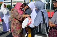 350 Paket Sembako dan Santunan Para Kaum Duafa dan Anak Yatim Di Salurkan