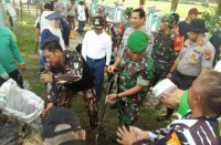 Danramil 09/Lgm Kodim 0313 KPR Menghadiri Gotong Royong Masal