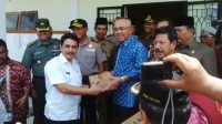 Plt Gubri Serahkan Bantuan Sembako dan Obat-obatan Korban Banjir di Inhu