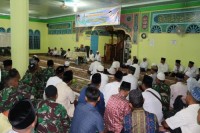 Yonif Merajut Tali Silaturahmi Dengan Masyarakat Melalui Safari Ramadhan Di Desa Pulau Lawas