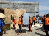 Peduli Kepada Warga Bencana Angin Puting Beliung, Polsek Ujungbatu Gelar Bhakti Karya Bantu Korban