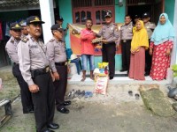 Polsek Mandau Serahkan Bantuan Sembako Kepada Warga Kurang Mampu