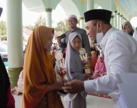 H.Andi Suhaimi Dalimunthe serahkan SK CPNS Kesehatan TA.2019 Lingkungan Pemkab Labuhanbatu