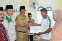 Bupati Siak Serahkan Dana Zakat Tahap I di Kecamatan Lubuk Dalam