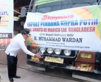 Bupati HM Wardan Bangga, Kelapa Inhil Tembus Pasar Bangladesh