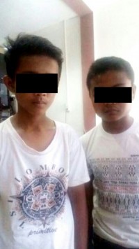 2 ABG Rampas Tas Ibu Rumah Tangga Didepan Asrama Polisi