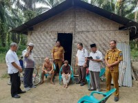 Bersama Ketua BAZNAS, Camat Pangkalan Survey Calon Penerima Bantuan  