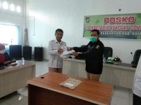 Pemda Kampar Distribusikan 350 (APD) Untuk Petugas Medis