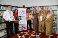 Gramedia dan Rumah Zakat Bantu BPA Kota Pekanbaru