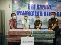  PT Adei Plantation Menyerahkan 15 Milyar Ke Kejari Pelalawan Dalam Rangka Putusan Perkara Karhutla