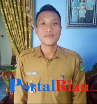 Penghulu Kampung Jati Mulya Mukhlis Hidayat