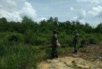 Komitmen Lakukan Pencegahan Babinsa Koramil 09/ Lgm Kodim 0313/KPR Rutin Patroli dan Sosialisasi