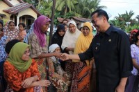 Peduli Korban Banjir Kampar, Wako Tinjau dan Beri Bantuan
