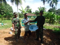 Koramil 02 Rambah Bangunkan Jamban Untuk warga Kurang Mampu