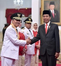 Galeri : Presiden H Joko Widodo di Istana Negara : Melantik H Syamsuar dan H Edy Nasution 