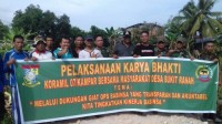 Koramil 07/Kampar Dan Masyarakat Desa Bukit Ranah Gotong Royong Timbun Jalan Di Masjid Al -Iman