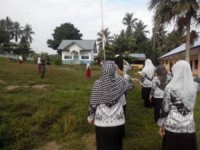 Tumbuhkan Wawasan Kebangsaan, Babinsa Koramil 02/Rambah Jadi Irup Di SDN 011 Kecamatan  Rambah Hilir