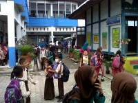 Polres Rohul Lakukan Simulasi Pengamanan Pilkada, Ratusan Anak SD 