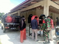 Cegah Penularan Covid-19, Babinsa Koramil 07/Kampar Pasang Alat Cuci Tangan di tempat Ibadah